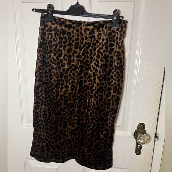 Velvet Leopard Print Skirt - Picture 2 of 3